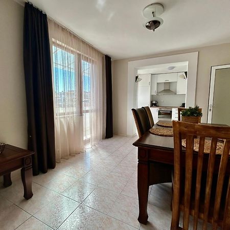 Fenix 2 Bedroom Apartment Varna Center Buitenkant foto