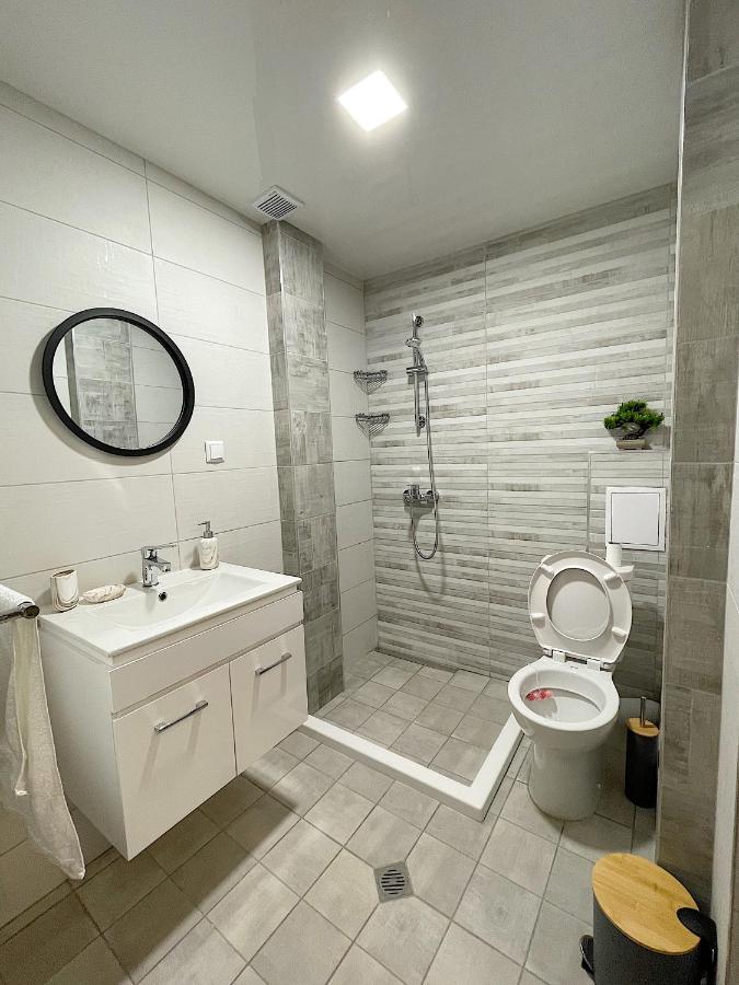 Fenix 2 Bedroom Apartment Varna Center Buitenkant foto