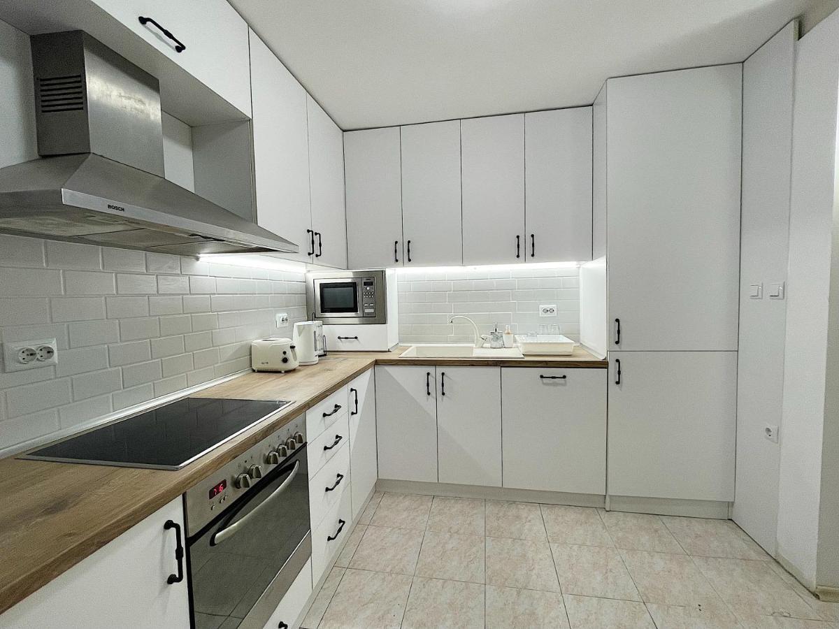 Fenix 2 Bedroom Apartment Varna Center Buitenkant foto